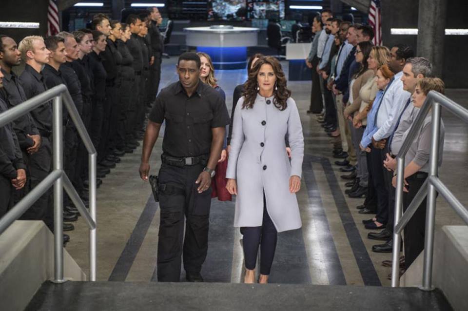 lynda-carter-cw-supergirl-cosas-felices