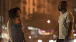 Misty Knight (Simone Missick), a la izquierda.