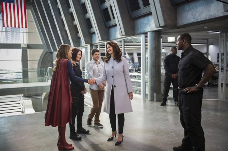 supergirl-wonderwoman-lynda-carter-cosas-felices