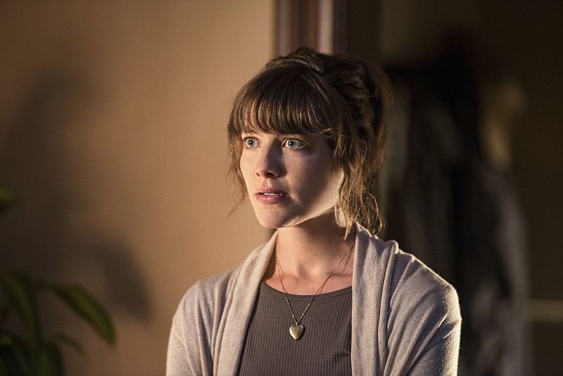 Frequency -- "Signal and Noise" -- Image Number: FRG102b_0047.jpg -- Pictured: Devin Kelley as Julie -- Photo: Diyah Pera/The CW -- ÃÂ© 2016 The CW Network, LLC. All rights reserved.