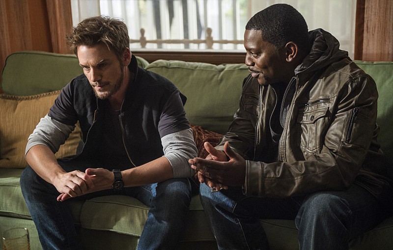 Frequency -- "Signal and Noise" -- Image Number: FRG102b_0186.jpg -- Pictured (L-R): Riley Smith as Frank and Mekhi Phifer as Stan -- Photo: Diyah Pera/The CW -- ÃÂ© 2016 The CW Network, LLC. All rights reserved.