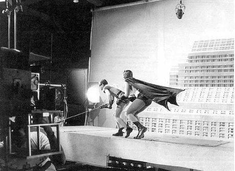 batman robin escalando