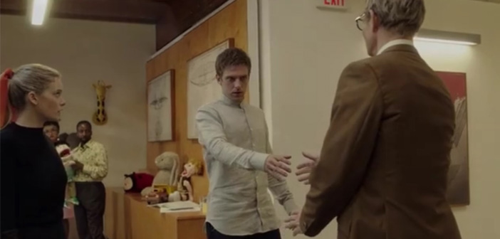 David Haller llegando a Summerland, acompañado de Sidney Barret