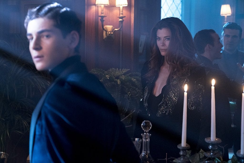 Posion Ivy y Bruce Wayne Gotham 4x13