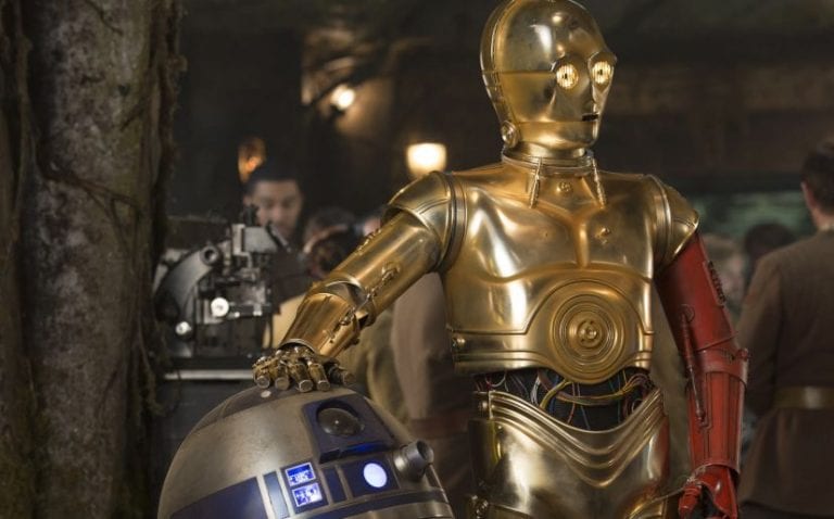La verdadera historia de porque C-3PO lleva un brazo rojo en Star Wars El despertar de la fuerza