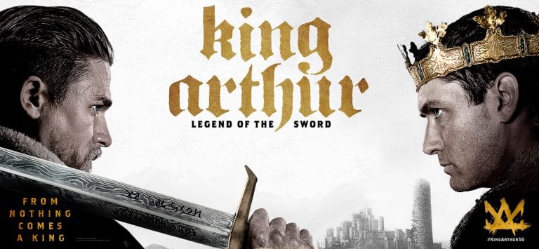 Crítica de El Rey Arturo: La Leyenda de Excálibur. Por favor Arturo, deja la espada en la piedra y vete a casa