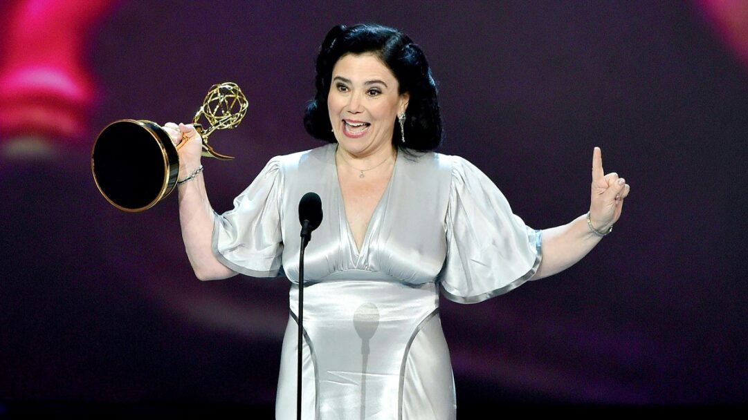 Alex Borstein braless emmys 2018