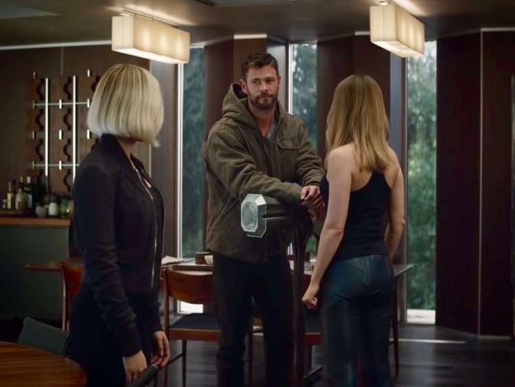 capitana marvel y thor