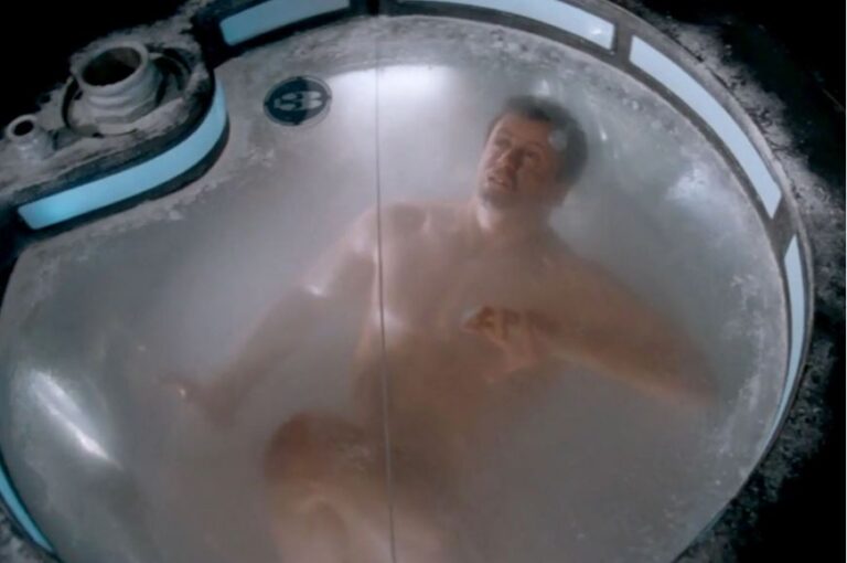 Encuentran una réplica desnuda de Sylvester Stallone de Demolition Man