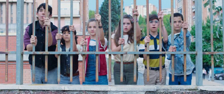 Crítica de Voy a pasármelo bien. Viaje de la adolescencia ochentera a la edad adulta a ritmo de Hombres G