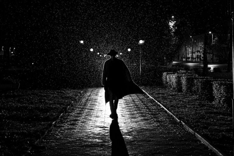 5 autores de novela negra y sus personajes para disfrutar este veroño