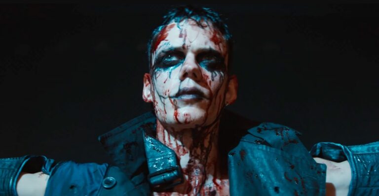 Ya tenemos tráiler de The Crow (2024), con Bill Skarsgård en la piel del icónico personaje