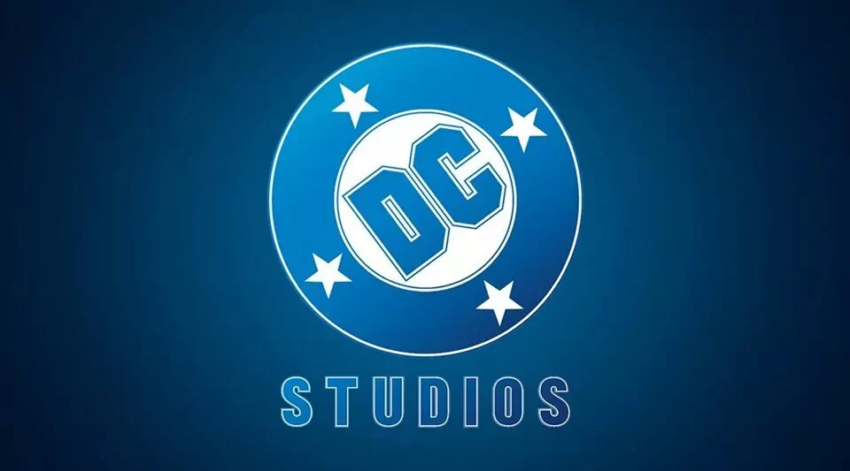 200698 dc studios presenta un nuevo logo en la san diego