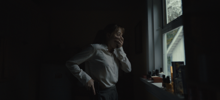 Crítica de Longlegs (2024), Nicolas Cage borda su papel más terrorífico