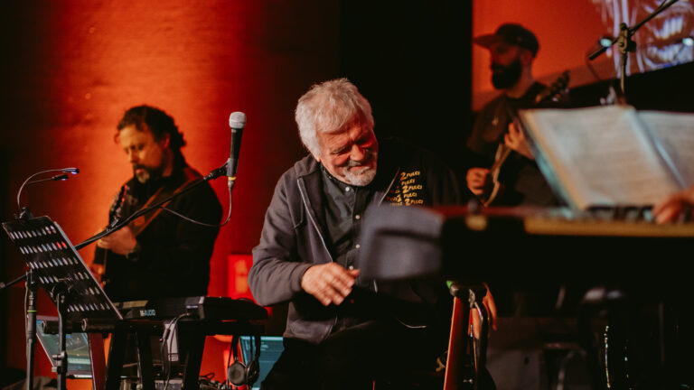 Fabio Frizzi y su banda revivieron con música en directo Nueva York bajo el terror de los zombies (1979) de Lucio Fulci