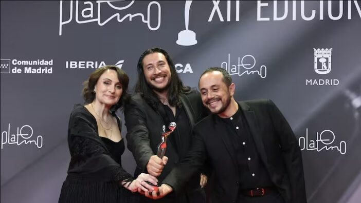 premios platino las cosas felices.06 e1745807959414