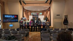 foto grupal sonafilm cosas felices