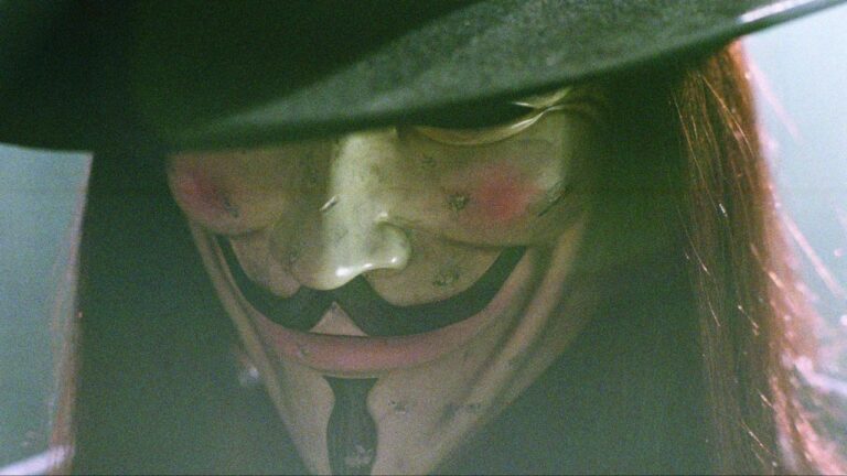HBO prepara una serie de V de Vendetta, el mítico cómic de Alan Moore con James Gunn como productor